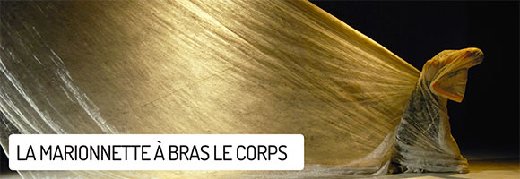 la marionnette  bras le corps