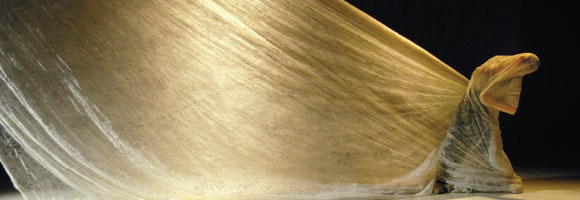 la marionnette  bras le corps